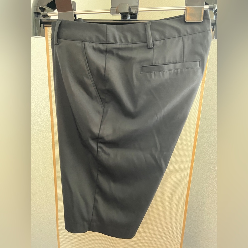 ⛳️🏌️♀️GREG NORMAN WOMANS GOLF PERFORMANCE BERMUDA SHORTS🏌️♀️⛳️ - Picture 3 of 3